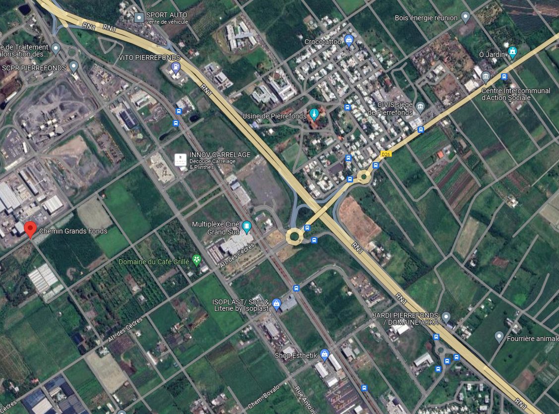 Vue satellite de la ZAC Roland Hoareau à Saint-Pierre, avec la RN1 et l'emplacement du PAE Pierrefonds